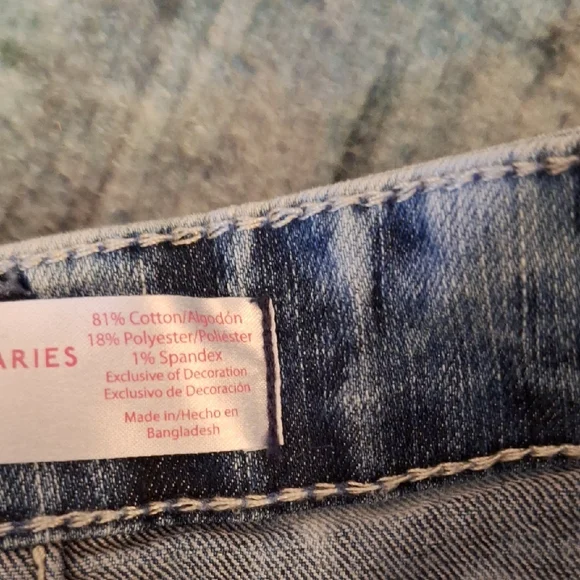 No Boundaries Jean Shorts with Vintage Lace Detail. NWOT - Picture 8 of 8